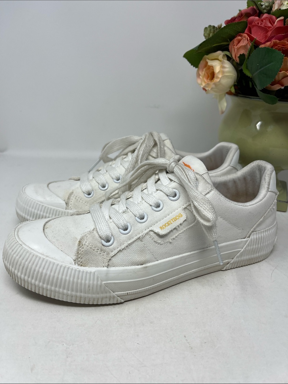 ROCKET DOG CHEERY WHITE CANVAS SNEAKER WOMENS SZ 8